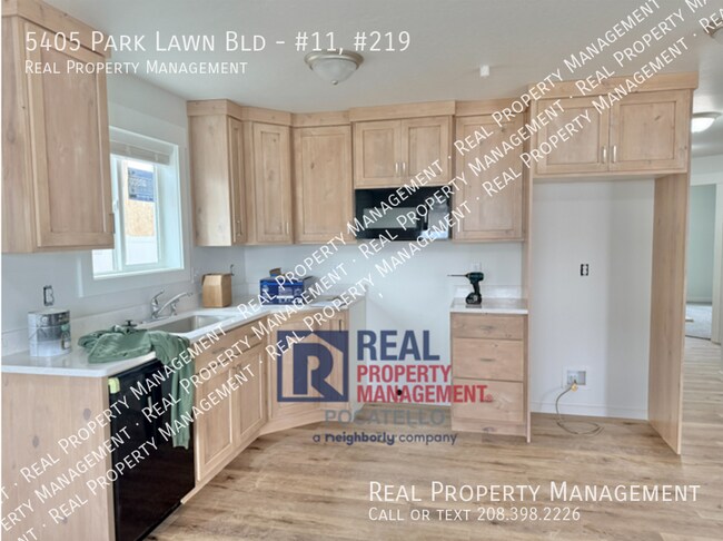 Building Photo - 5405 Park Lawn Dr