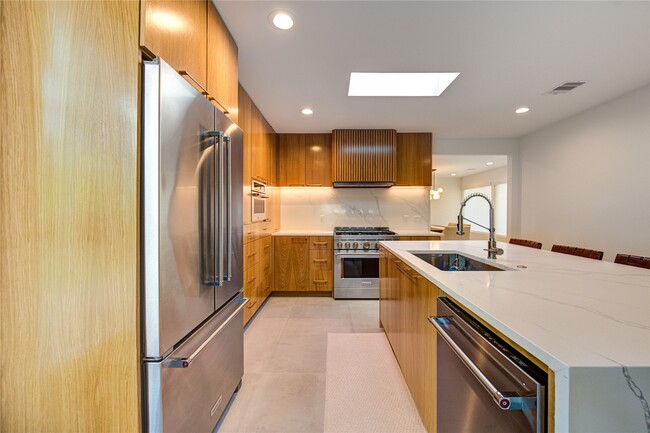 Foto del edificio - 303 Isolde Dr