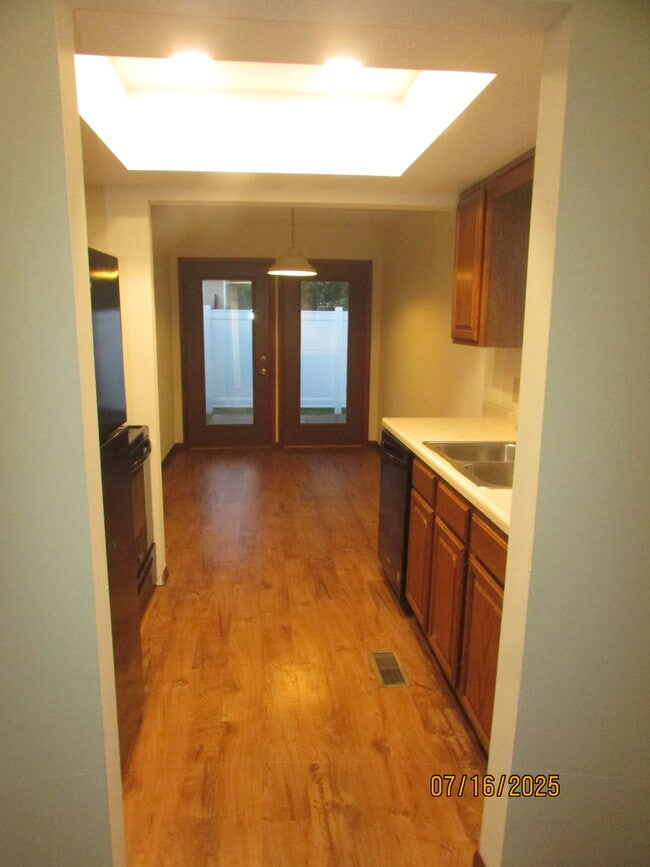 Kitchen w/ Breakfast Area - 1854 N Lakeman Dr