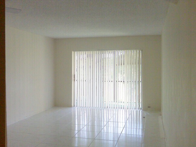 Foto del edificio - 8000 Fairview Dr