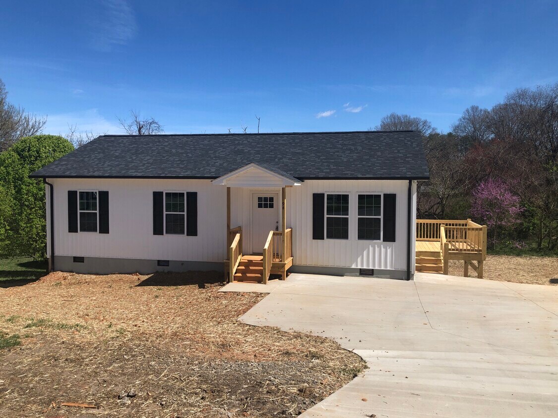 94 24th St NW, Hickory, NC 28601 House Rental in Hickory, NC