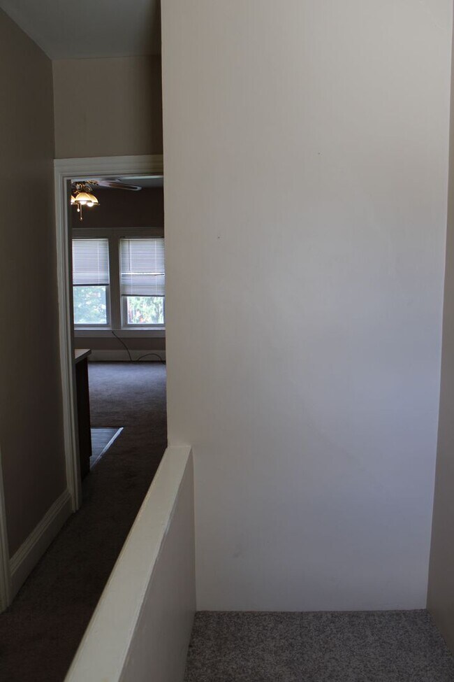 Building Photo - 658 Linden Ave