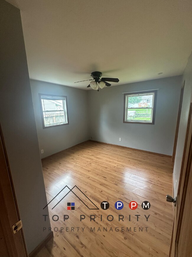 Building Photo - 3 Bedroom | 2 Bathroom Single Family Ranch...