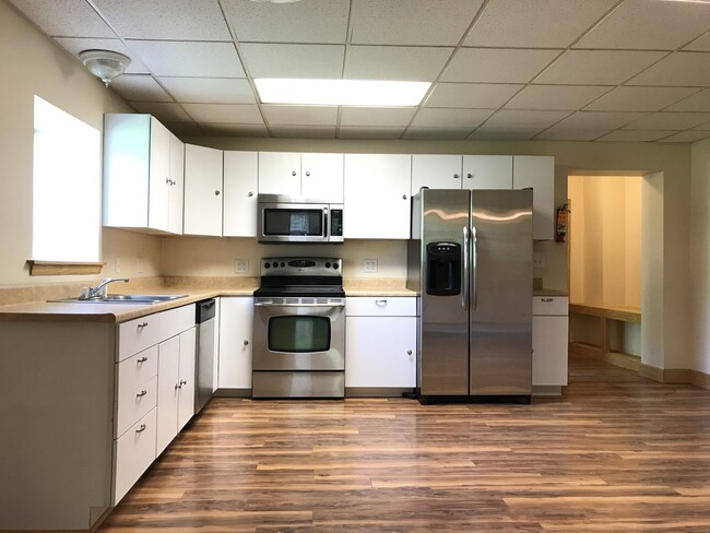 Kitchen - 104 - 215 E Water St