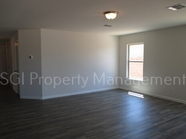 Building Photo - 1053 Greyhawk Loop