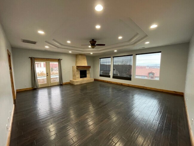 Foto del edificio - 3 bed 3 bath home - Located just below The D sign! MUST SEE PICTURES!