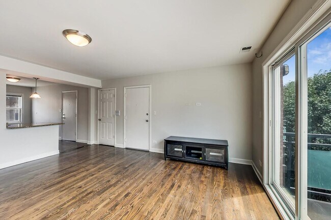 Foto del edificio - 6433 N Damen Ave