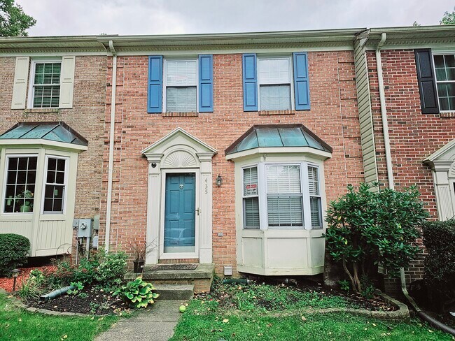 Building Photo - 435 Oakton Way