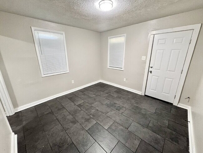 Foto del edificio - 1862 Farrington St