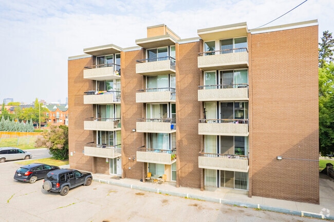 Building Photo - Forest Hills