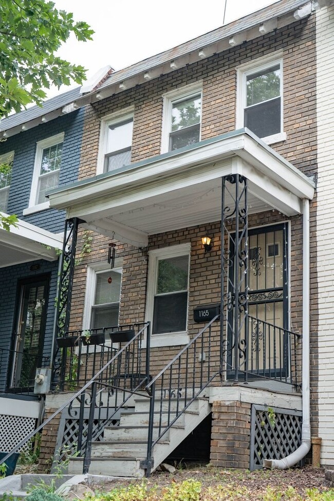 3 Bedroom 1.5 Bath Townhouse w/ parking at the NOMA Metro Station - 3 Bedroom 1.5 Bath Townhouse  w/ parking at the NOMA Metro Station