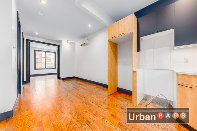 Foto del edificio - 893 Willoughby Ave