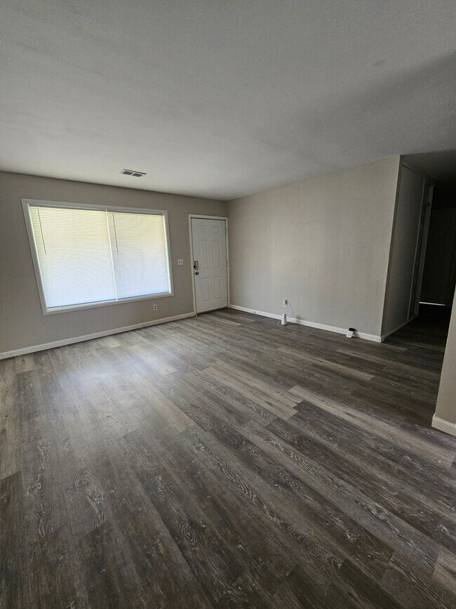 Foto del edificio - 1855 First Ave. | $1500 | 3 Beds, 1.5 Bath