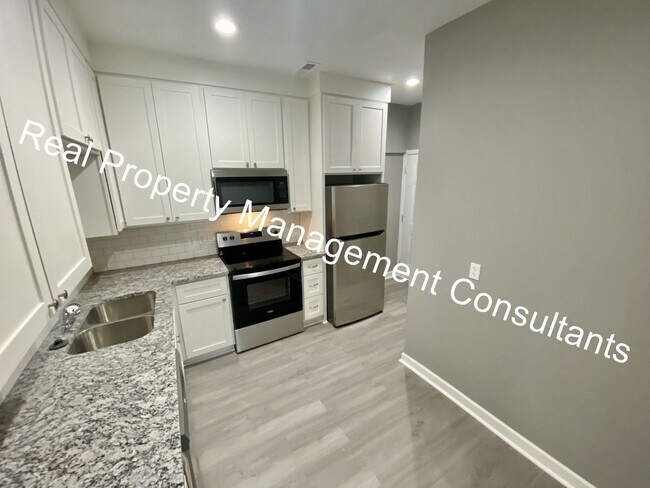 Building Photo - Renovated 3-Bedroom Home! Deposit Free Living Available via Obligo