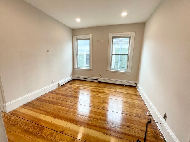 Foto del edificio - 276 E Cottage St