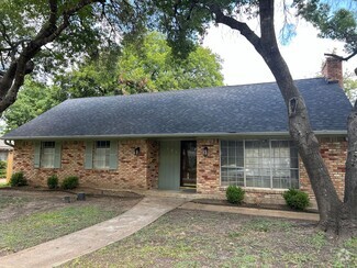 Building Photo - 229 Woodhaven Dr