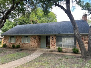 Building Photo - 229 Woodhaven Dr