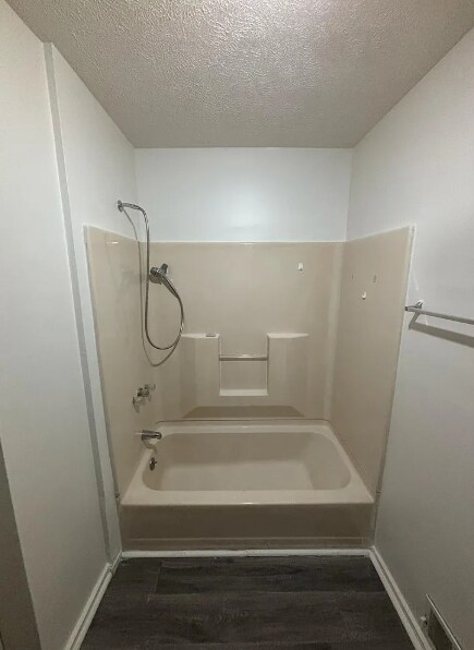 Foto principal - 3148 McClure Ave