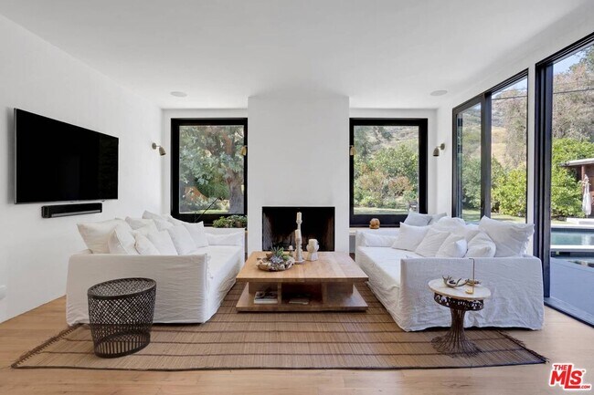 Foto del edificio - 5527 Green Oak Dr