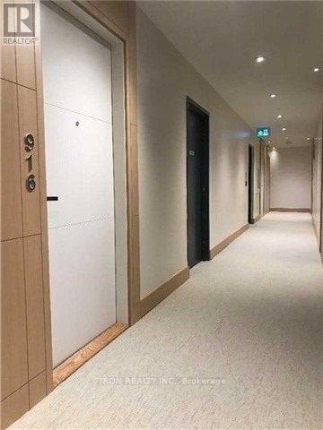 Building Photo - 99 The Donway W