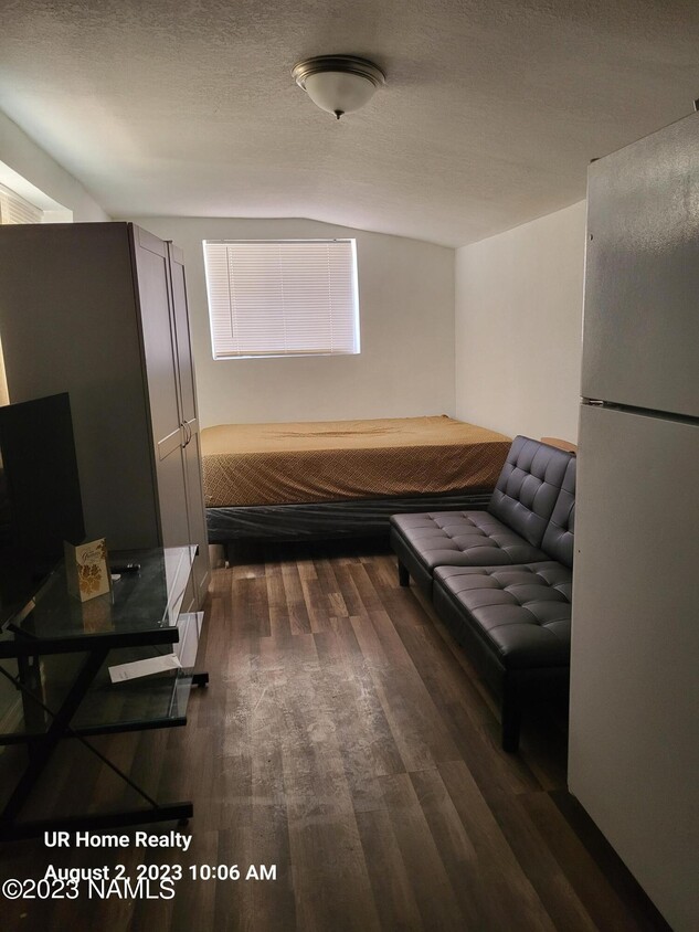 Foto principal - 1405 W 3rd St