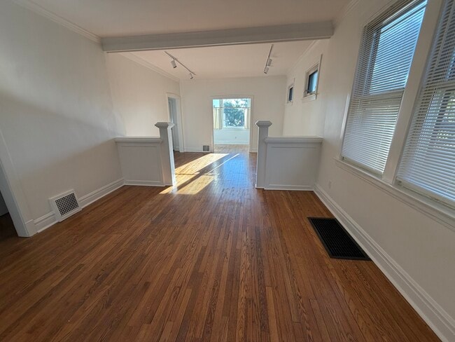 Building Photo - 472 N Larch Ave