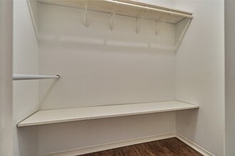 Building Photo - 3122 Village Park Dr