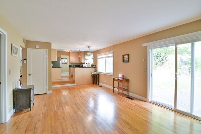 Foto del edificio - Beautiful 3 Bedroom + Office 2.5 Bath Home...