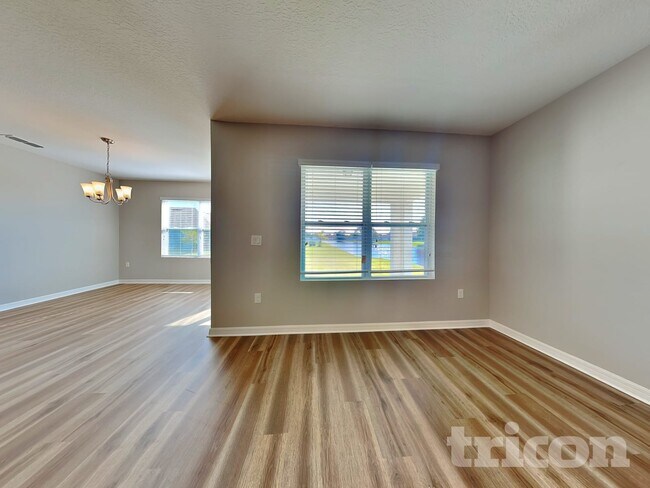 Foto del edificio - 991 Summer Glen Dr