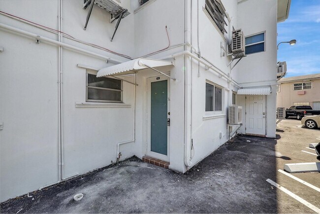 Foto del edificio - 161 NE 10th Ave