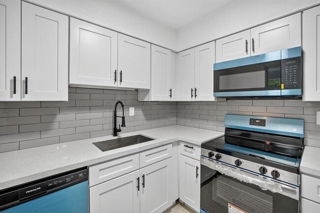 Building Photo - 1821 Middle River Dr