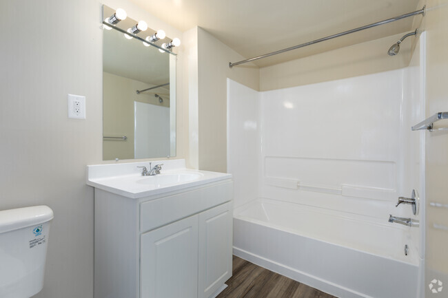 2BR, 2BA - 1,006SF - Primary Bathroom - Acclaim at Lake Largo