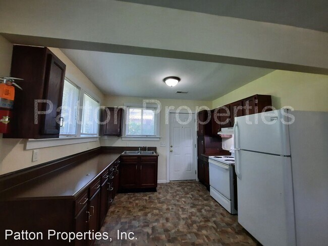 Building Photo - 2 br, 1 bath House - 902 Pine Street