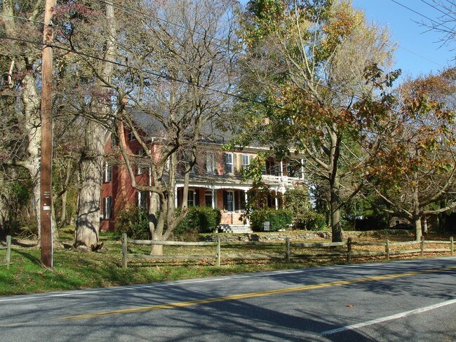 Building Photo - 2 br, 1 bath House - 489 LONG LANE