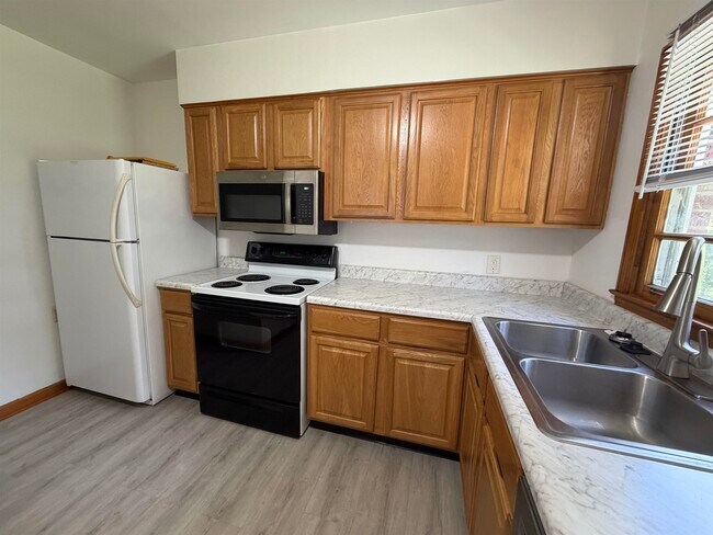 Building Photo - 5045 Flamingo Rd