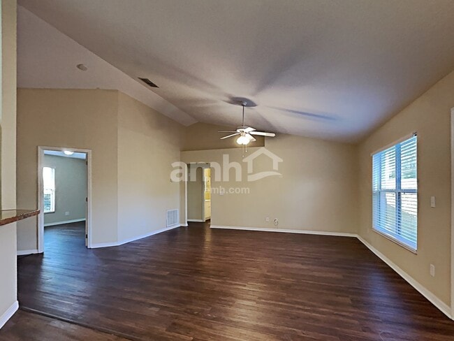 Foto del edificio - 660 Winding Lake Dr