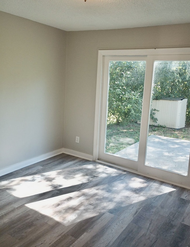 Building Photo - Grandview 2-Bed/1-Bath Duplex – Coming Soon