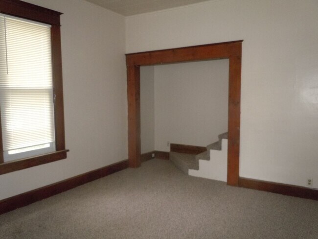 Building Photo - 3 Bedroom Home with Dishwasher in Collinsville!