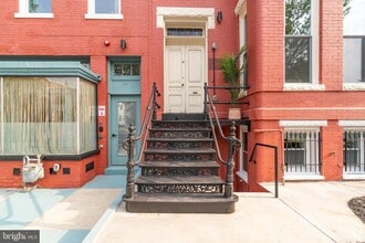 Building Photo - 711 G St SE