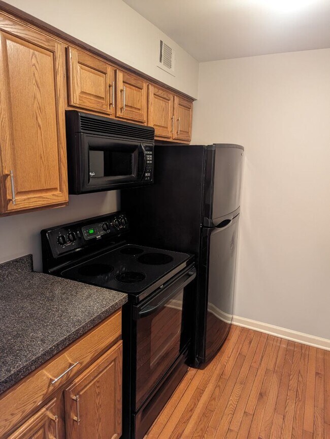 Building Photo - 6171 Knoll Lane Ct