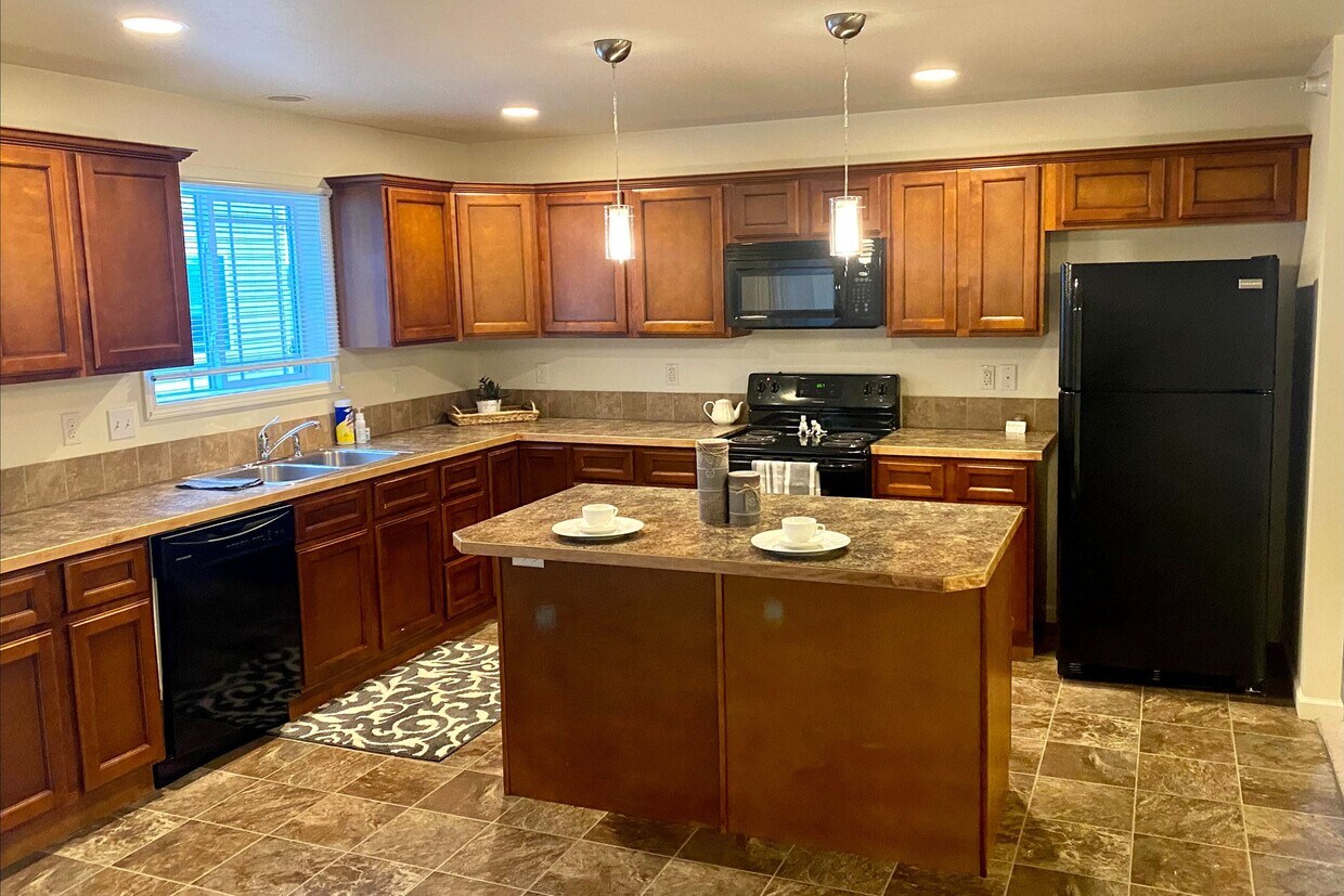 Phoenix Ridge Kitchen - Phoenix Ridge