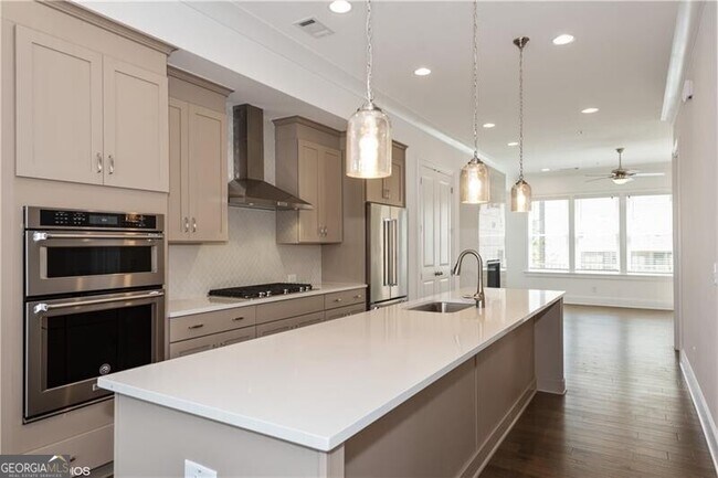 Building Photo - 6807 Encore Blvd
