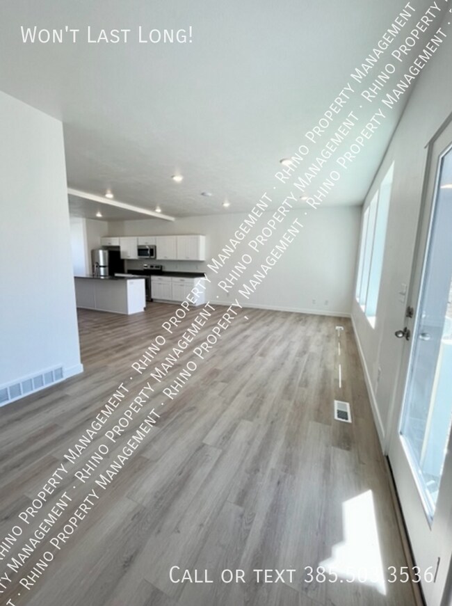 Building Photo - 3 Bedroom/2.5 Bathroom Townhome in Eagle M...