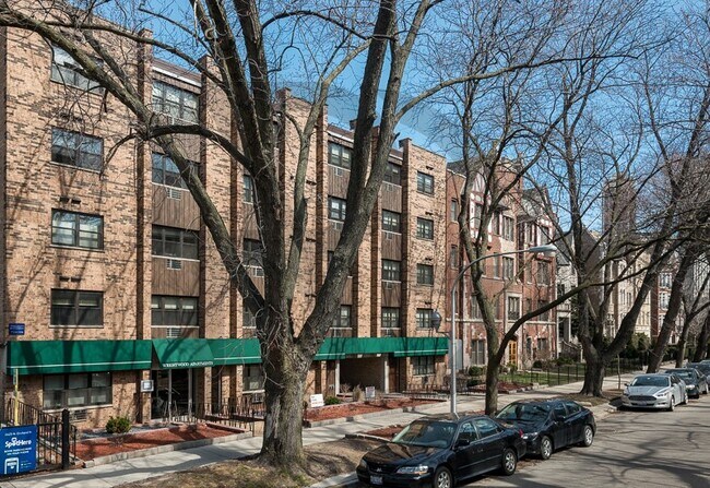 Building Photo - 665 W Wrightwood Ave