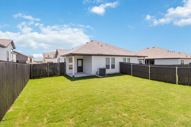 Building Photo - Come and See for Yourself Why Emma Park is the Premiere Luxury Community in Buda.