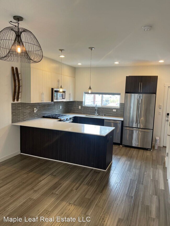 Building Photo - 3 br, 2.5 bath House - 3309 Claremont Ave ...