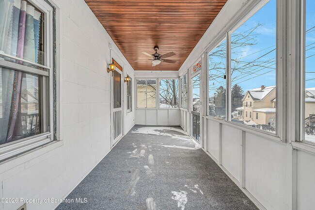 Building Photo - 208 E Warren St