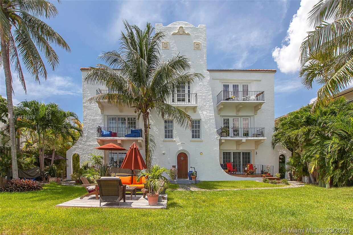 Primary Photo - 409 N Hibiscus Dr