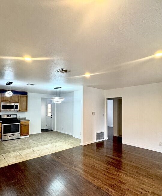 Building Photo - 8837 Tilden Ave