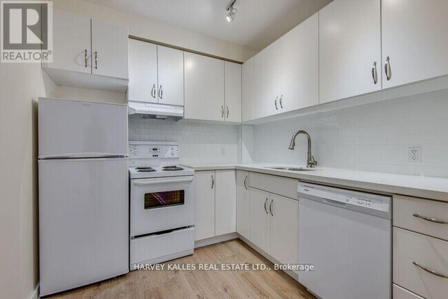 Photo du bâtiment - 1216 St Clair Ave W